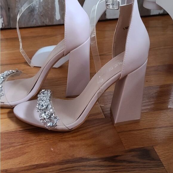 Elegant heels  - Picture 2 of 5